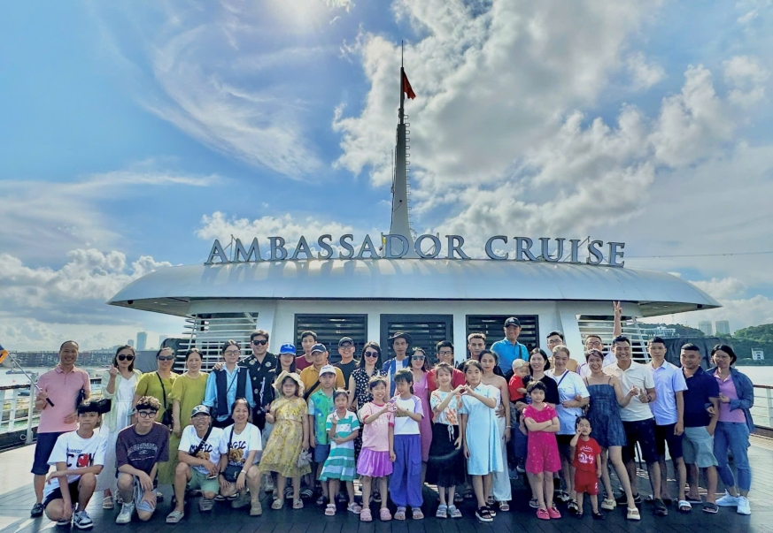 Công ty Cổ phần Hàng hải MACS – Chi nhánh Hải Phòng tổ chức du lịch trên du thuyền Ambassador Cruise - Vịnh Hạ Long cho CBNV
